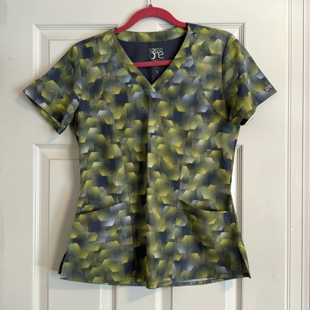 Barco one scrub top, small